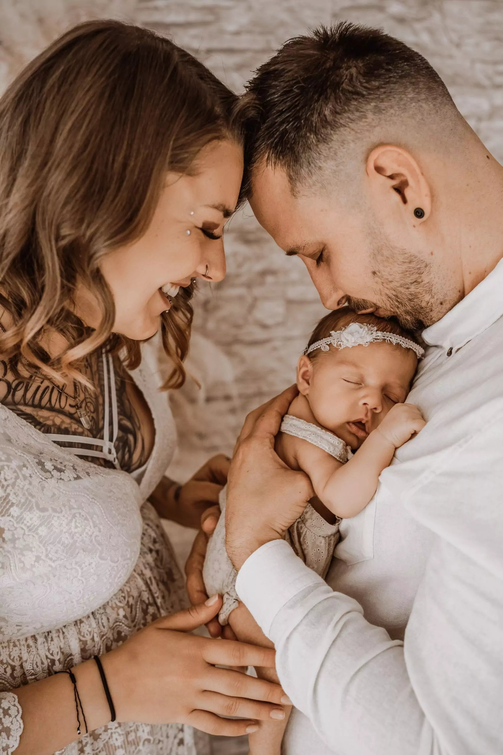 Neugeborenenshooting mit Familie