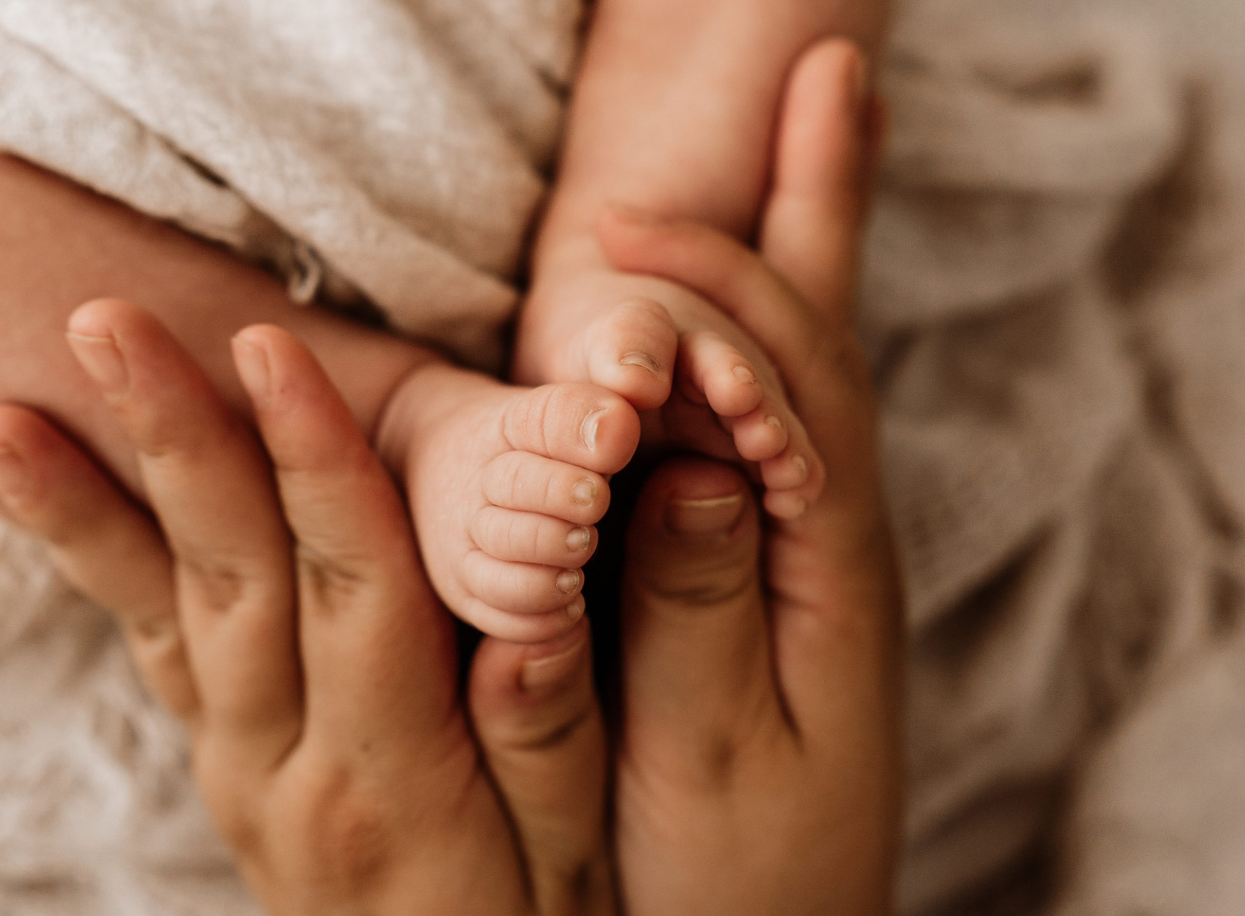 Neugeborenenshooting Füße