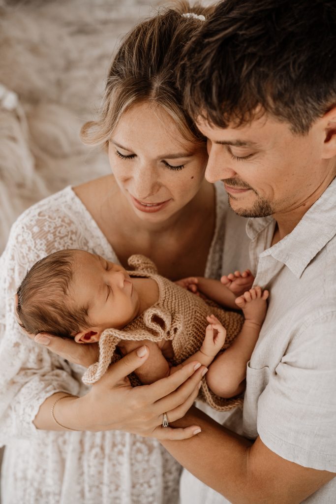 Neugeborenenshooting mit Familie