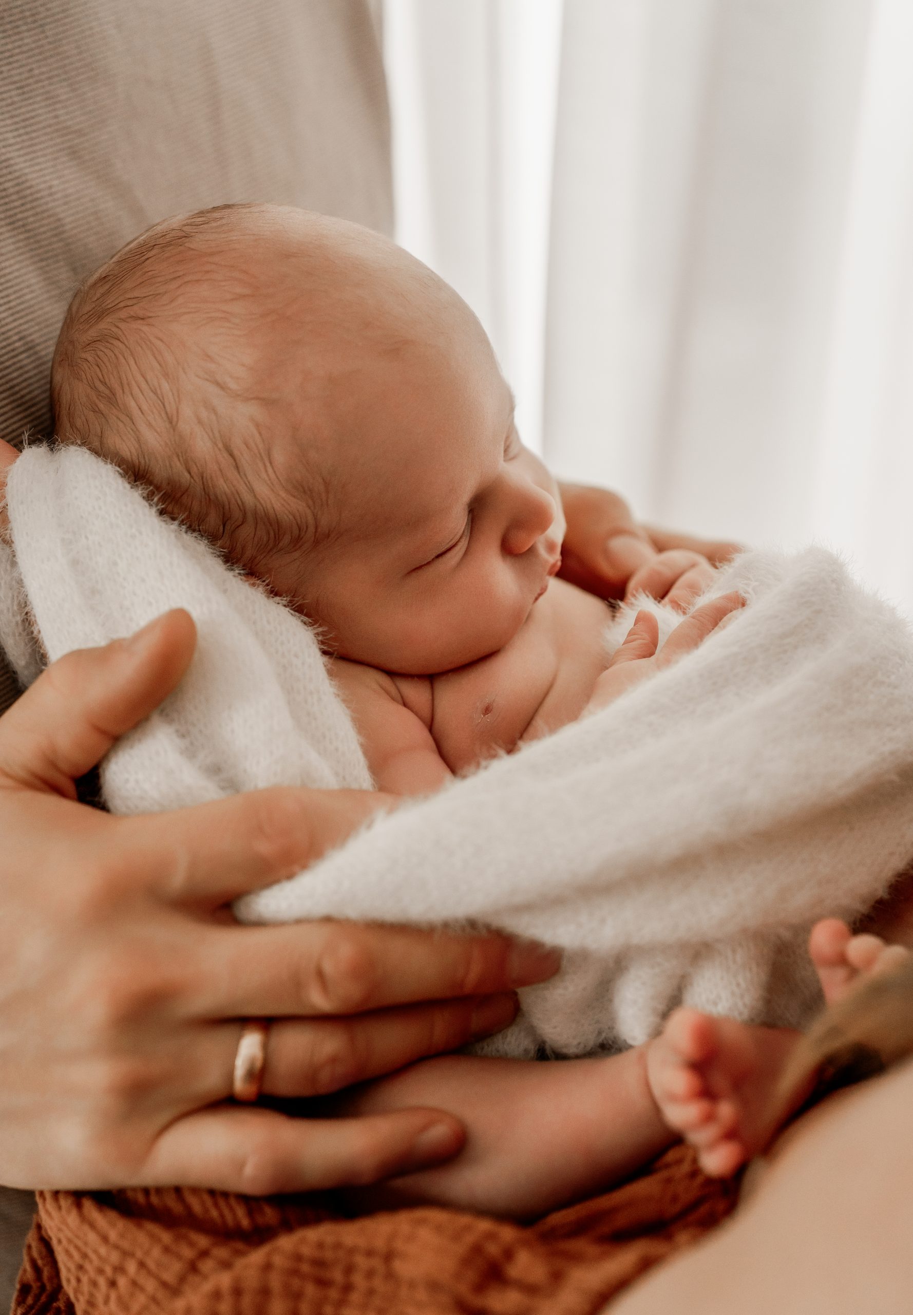 Neugeborenenshooting Baby alleine